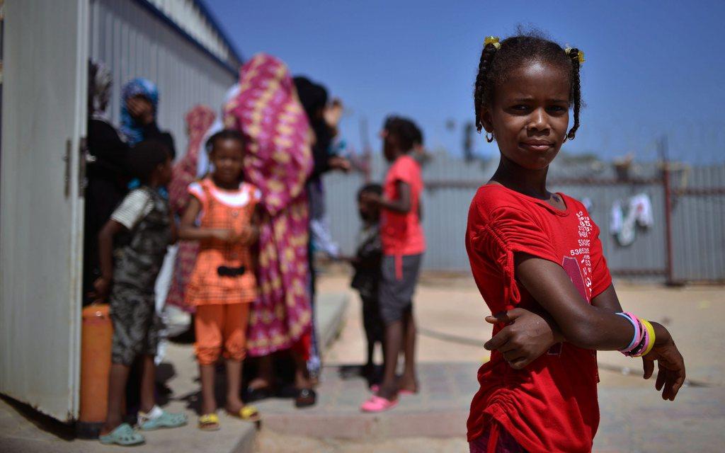 أطفال ونساء من مدينة تاورغاء بليبيا في مخيم للمرحّلين الداخليين بضواحي العاصمة طرابلس