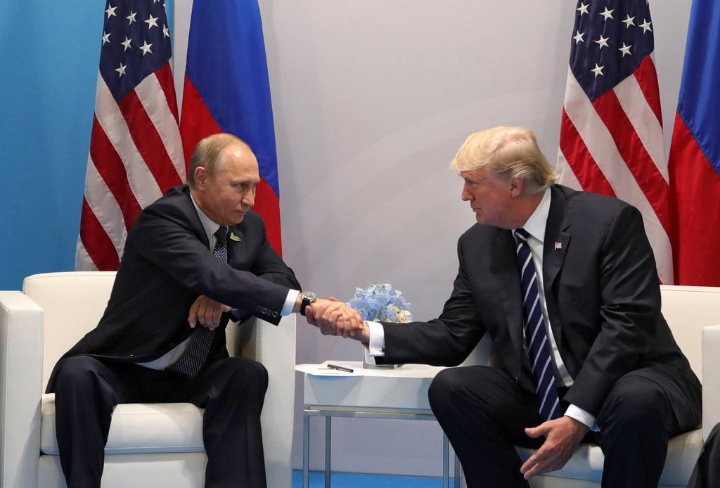 Il presidente russo Vladimir Putin e quello statunitense Donald Trump in un immagine d archivio.