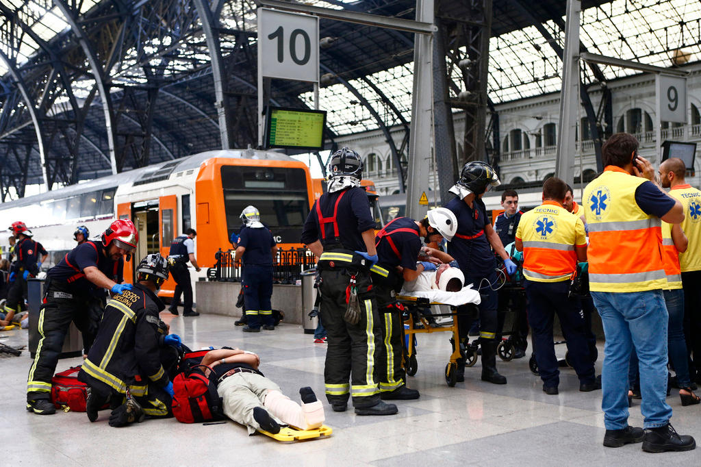 Un immagine dei soccorsi intervenuti alla Stazione di Francia di Barcellona.