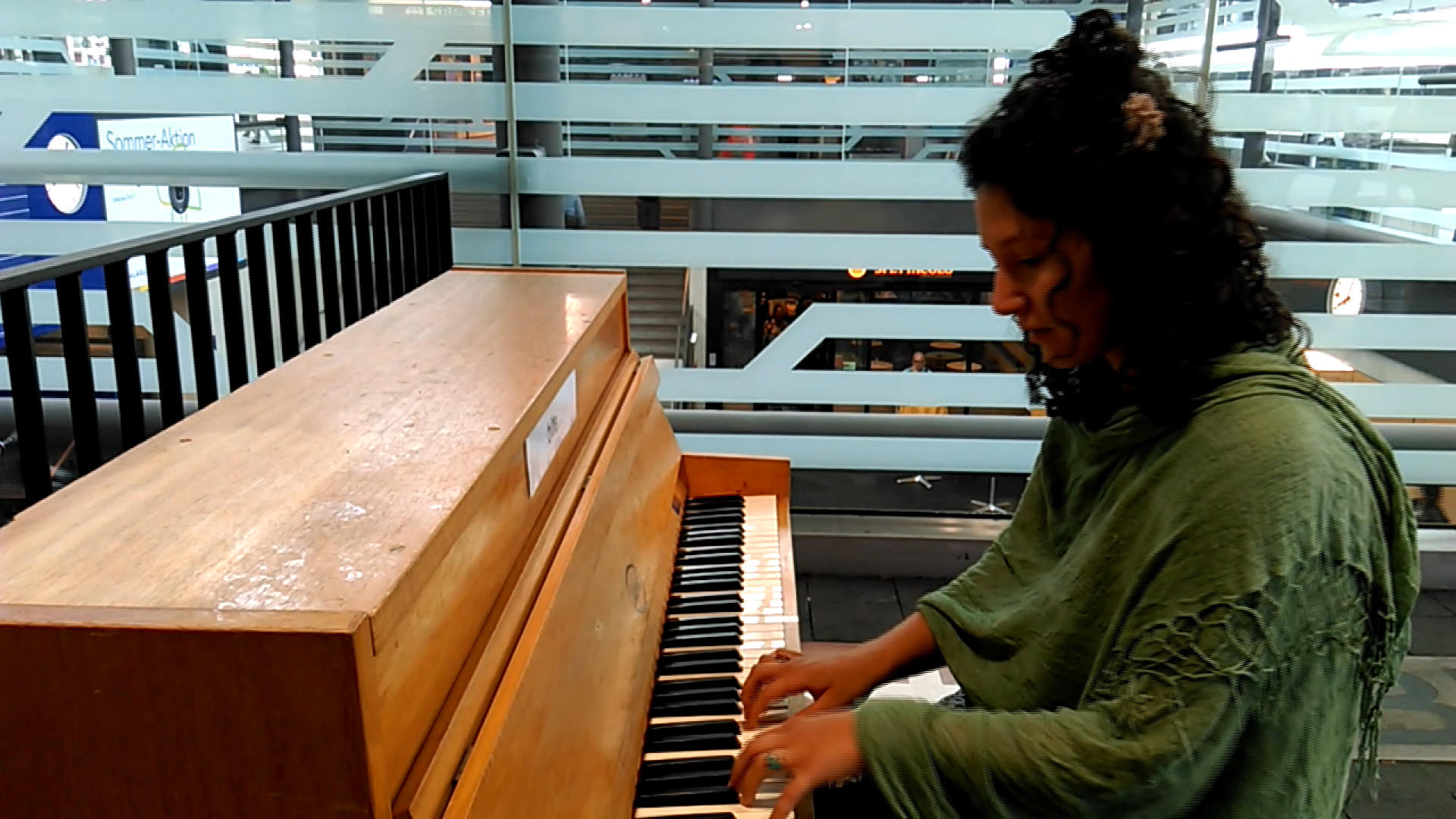 奥尔腾火车站钢琴大家弹