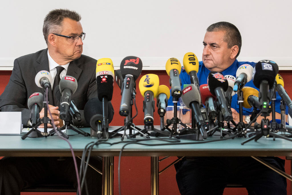 Schaffhausen prosecutor (left) and senior police officer at press conference