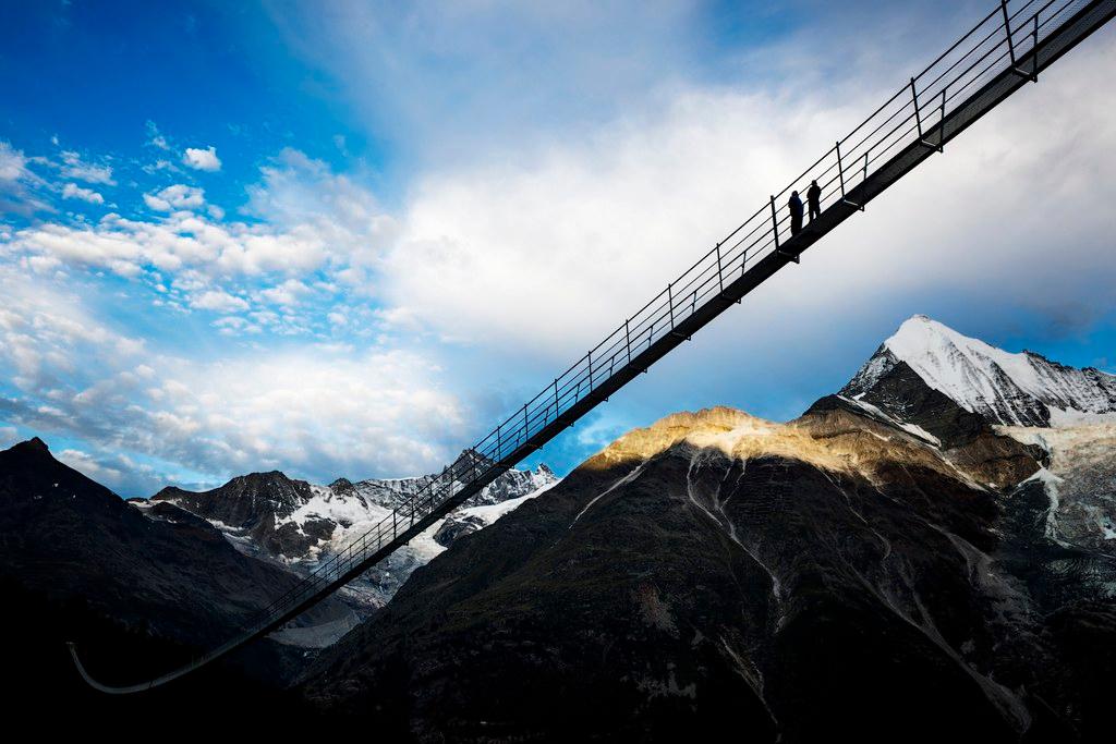 Ponte sospeso nel vuoto vicino al Cervino