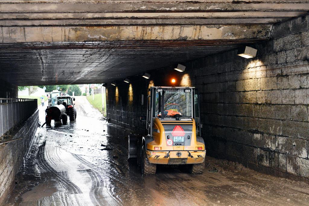 Workers in a tunnel