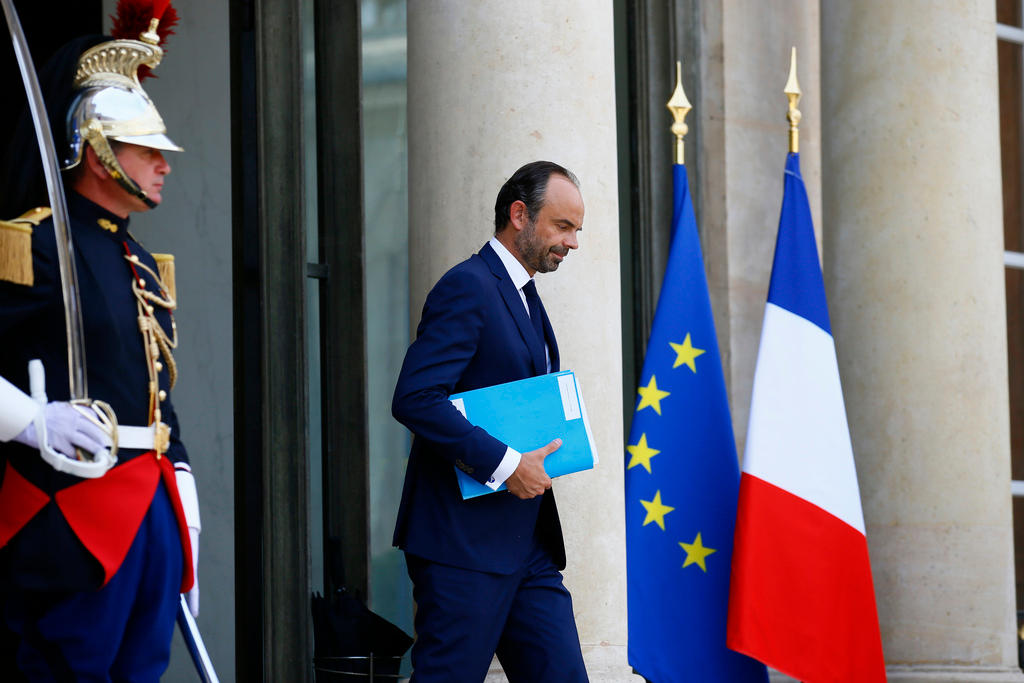 Il primo ministro francese Edouard Philippe all uscita dell Eliseo.