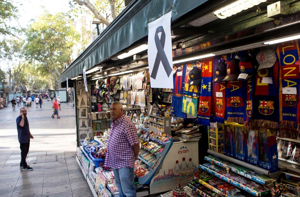Lutto a Barcellona dopo l attentato che ha fatto finora 13 morti