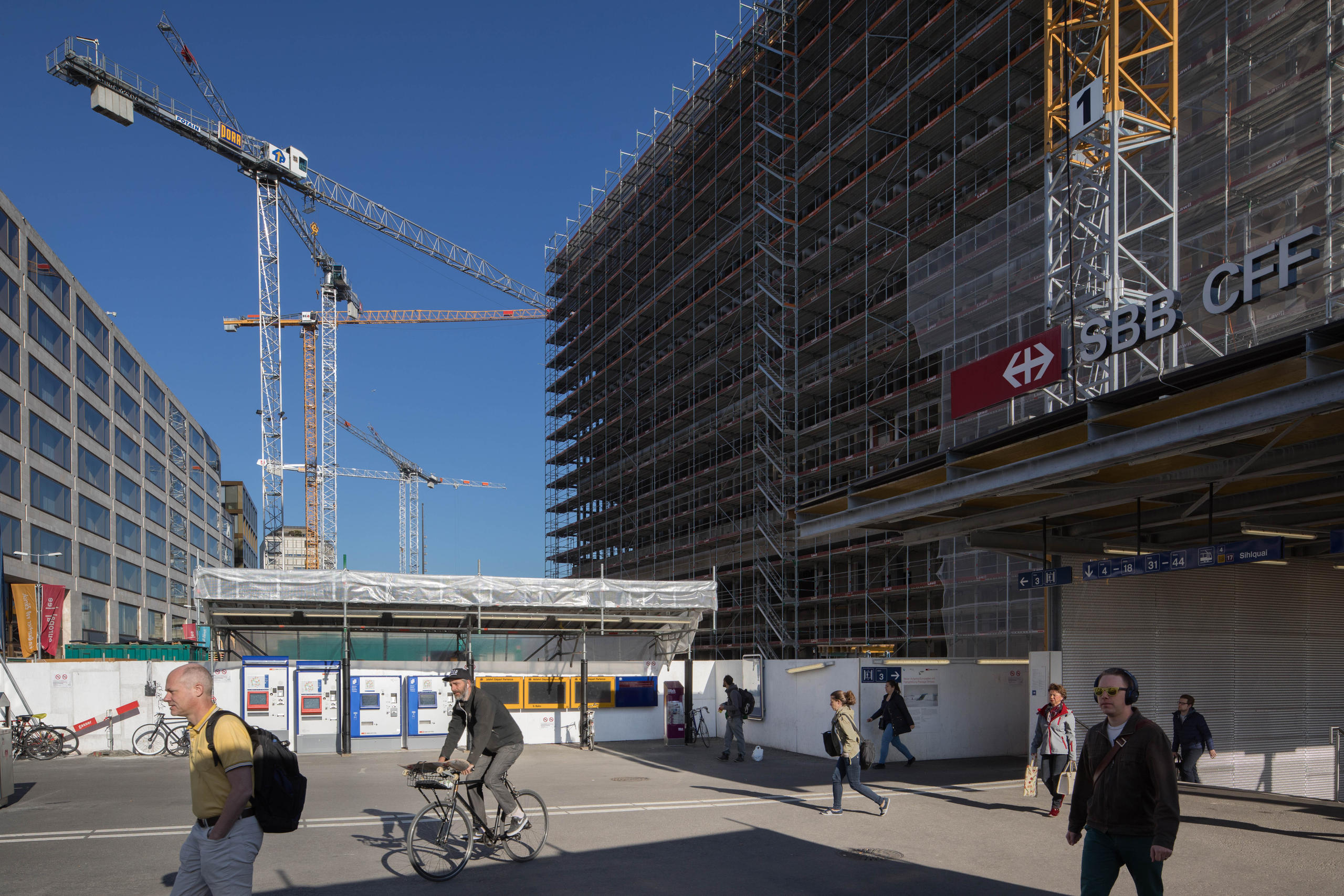 Nueva salida de la estación del FSS directa a la futura Europaplatz.