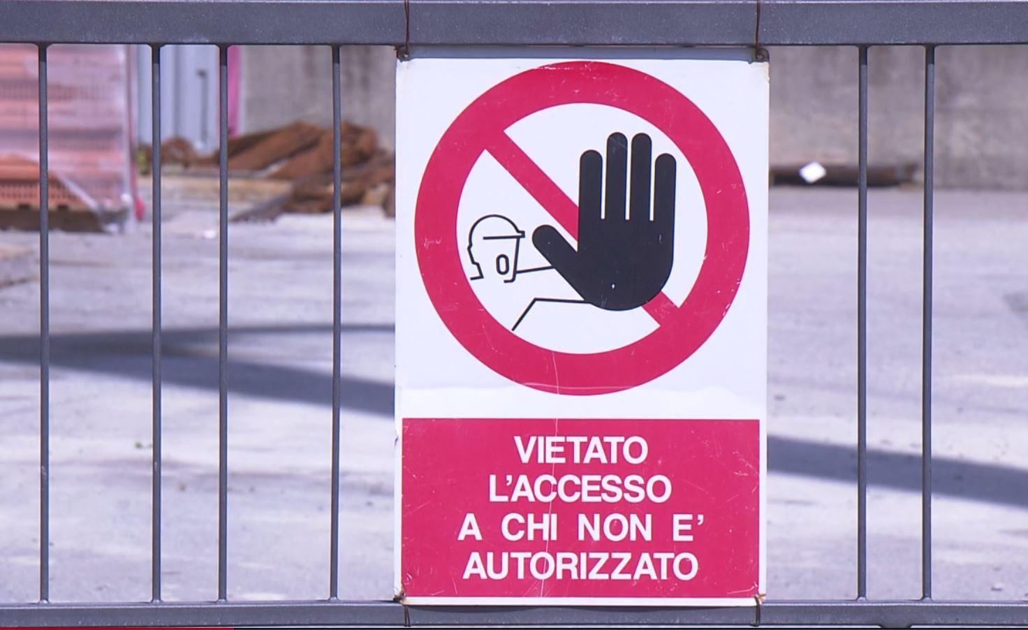 Cartello di divieto d accesso in cantiere ai non autorizzati