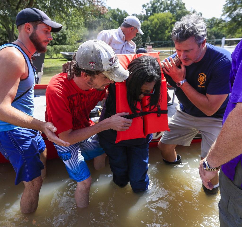 Novemila persone salvate dalle acque a Houston