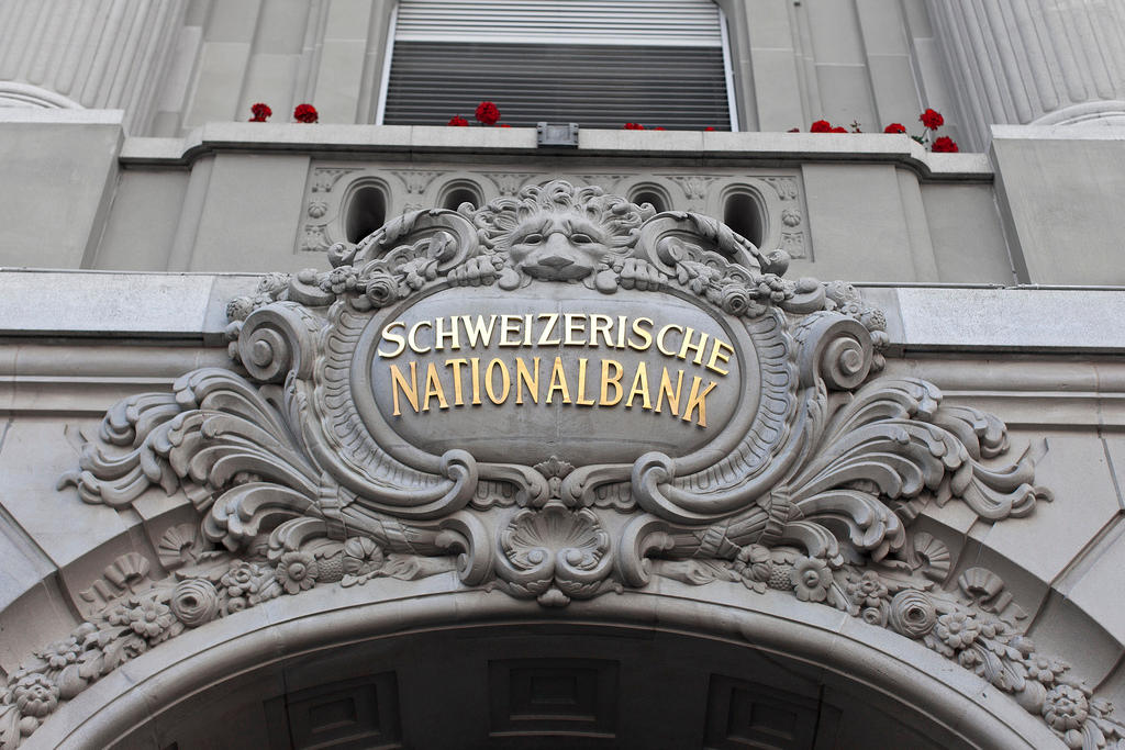 A gold lettered sign, framed by ornate masonry, reads Schweizerische Nationalbank
