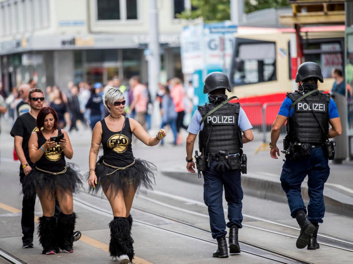 移民钟爱瑞士的安全，却不爱这里的百姓- SWI swissinfo.ch