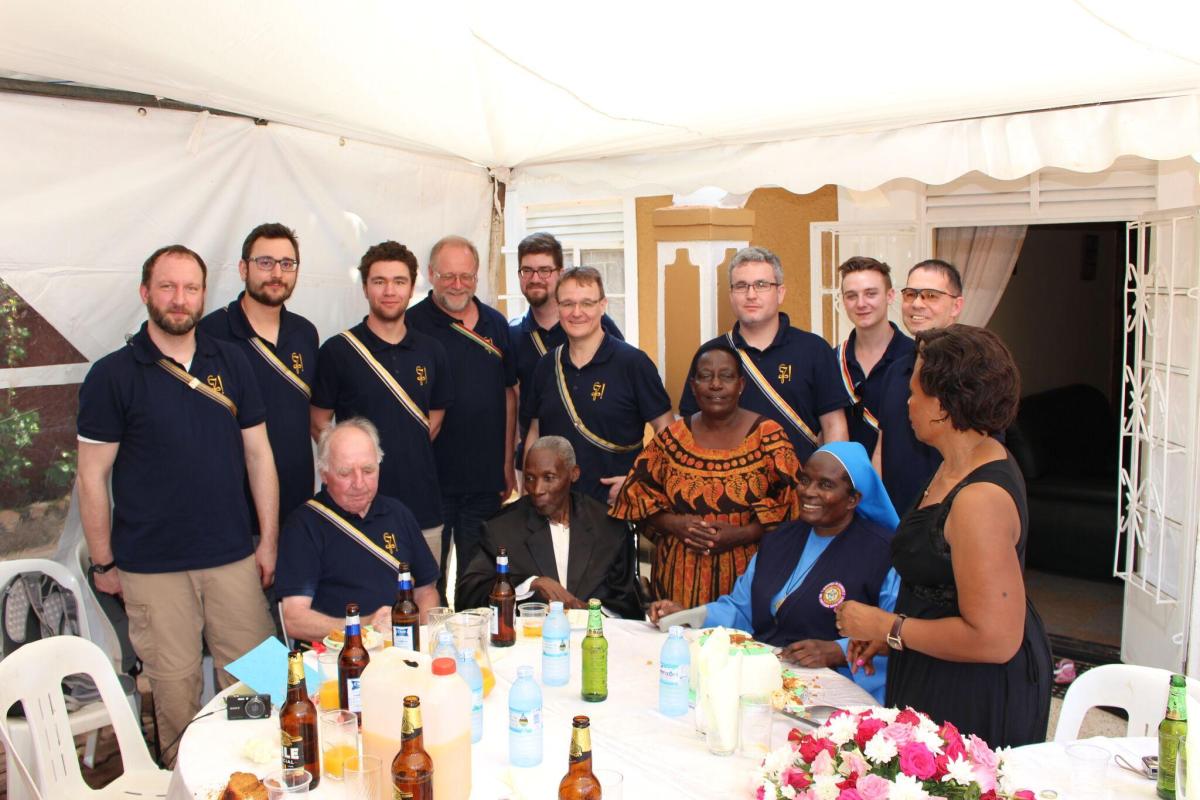 Schweizer Studentenverbindung reist nach Uganda SWI swissinfo.ch