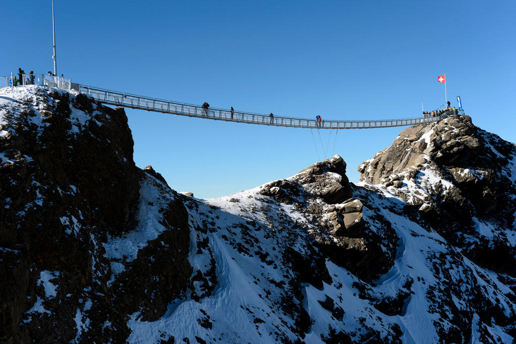 Passerella fra le montagne a Les Diblerets.