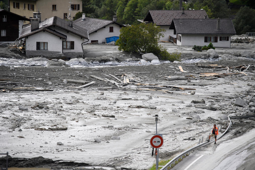 La frana in Bregaglia ha travolto il paese di Bondo e le strade che collegano la Valchiavenna con l Engadina