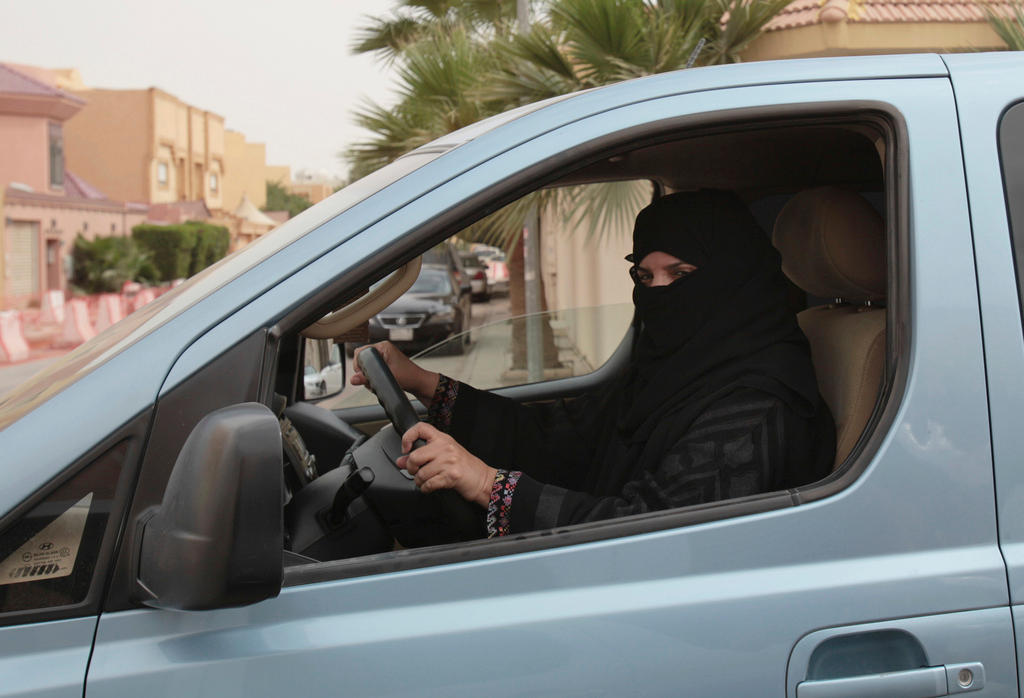 Attivista saudita alla guida di un auto in un immagine d archivio.