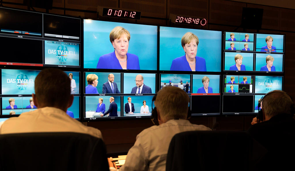 la regia al lavoro per il dibattito tv tra angela merkel e martin schulz