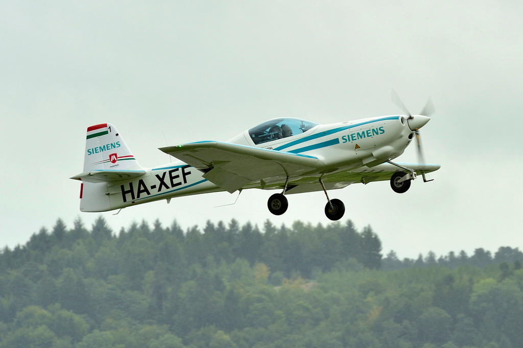 独シーメンスが開発した２人乗りの電動飛行機