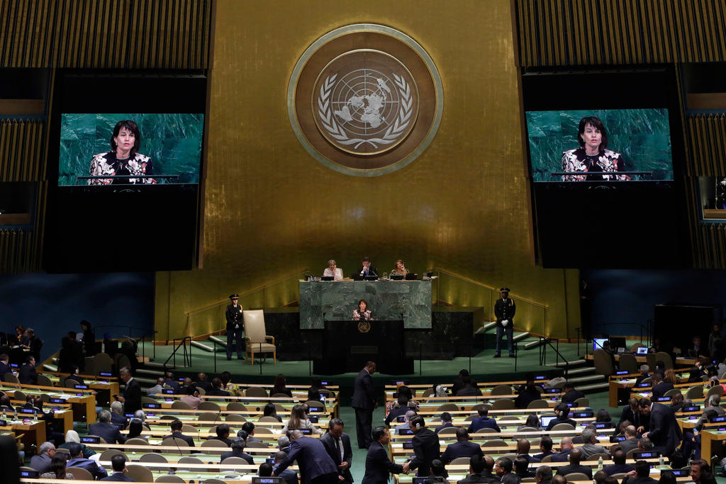 رئيسة سويسرا دوريس ليوتهارد خلال الدورة الثانية والسبعين للجمعية العامة للأمم المتحدة.