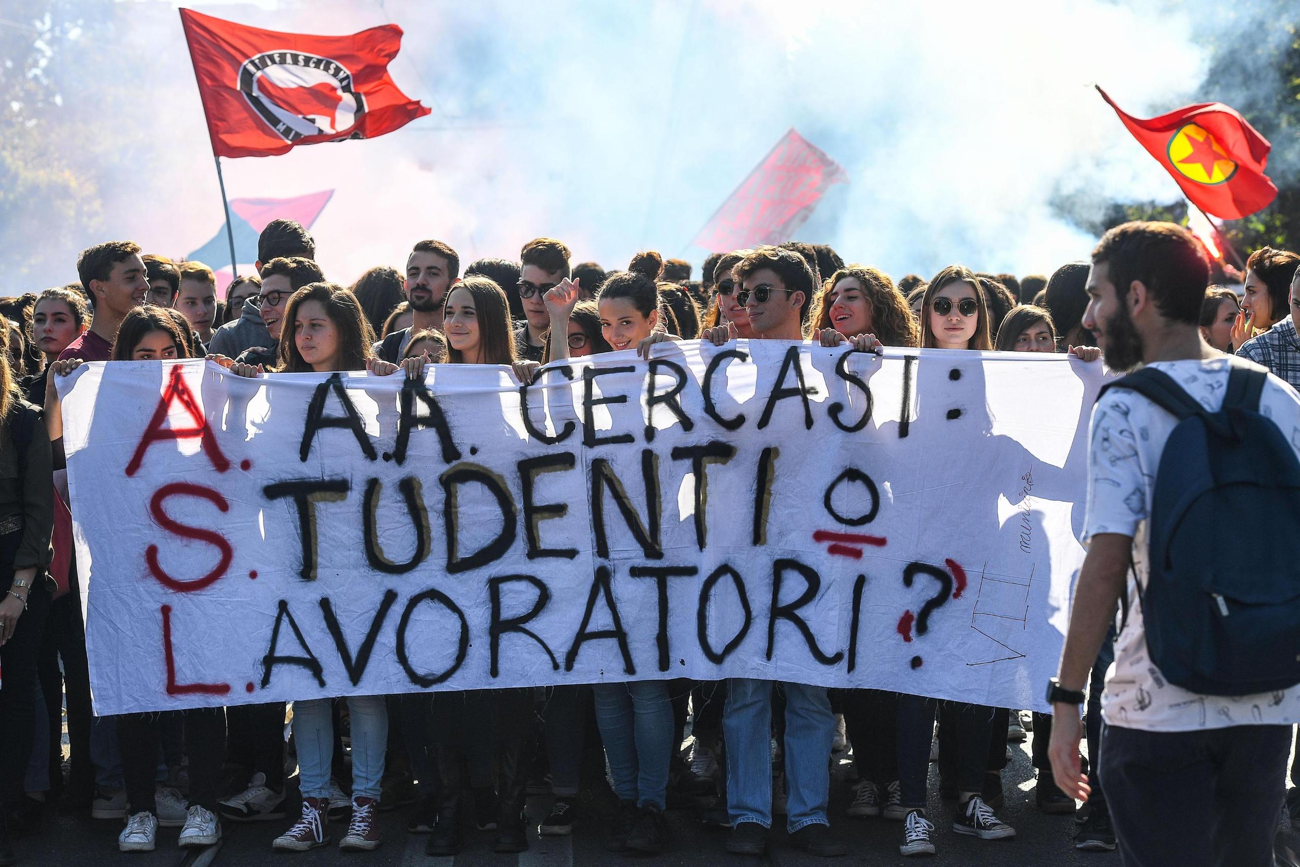 Manifestazioni in piazza in tutta Italia contro l alternanza scuola-lavoro