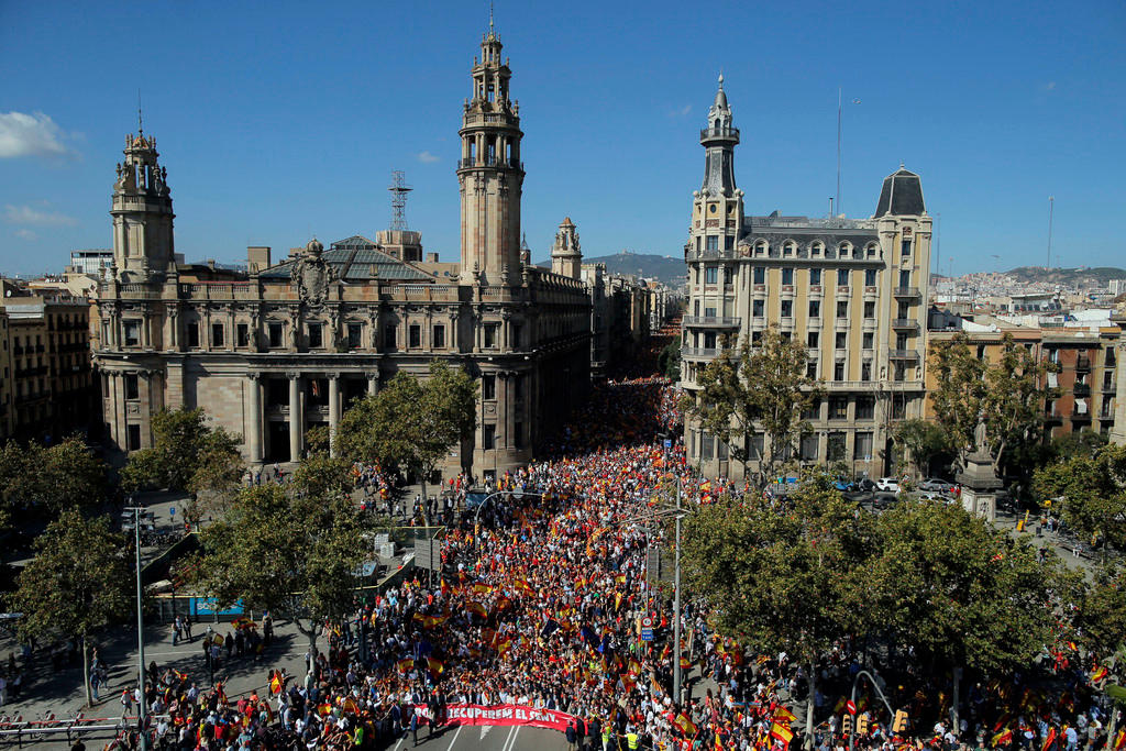 Un immagine della recente manifestazione a Barcellona in favore dell unità di Spagna.