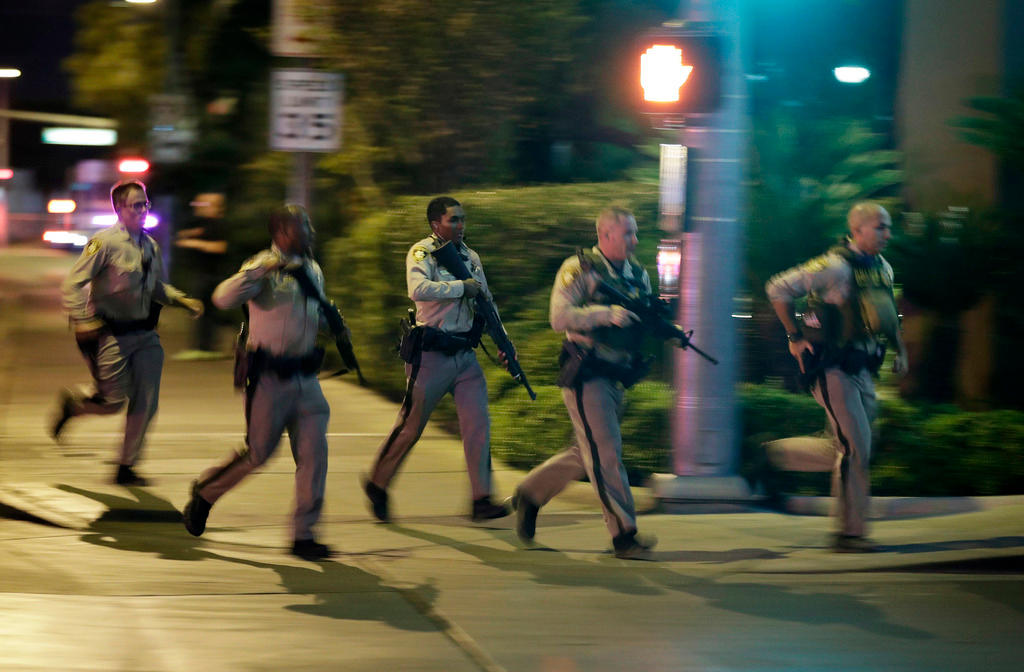 La polizia in azione dopo la strage di Las Vegas