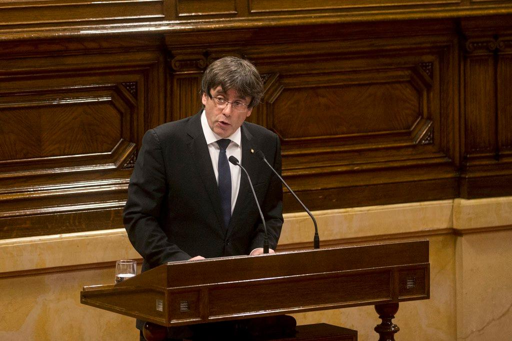El presidente Carles Puigdemont durante su comparecencia ante Parlament catalán. 