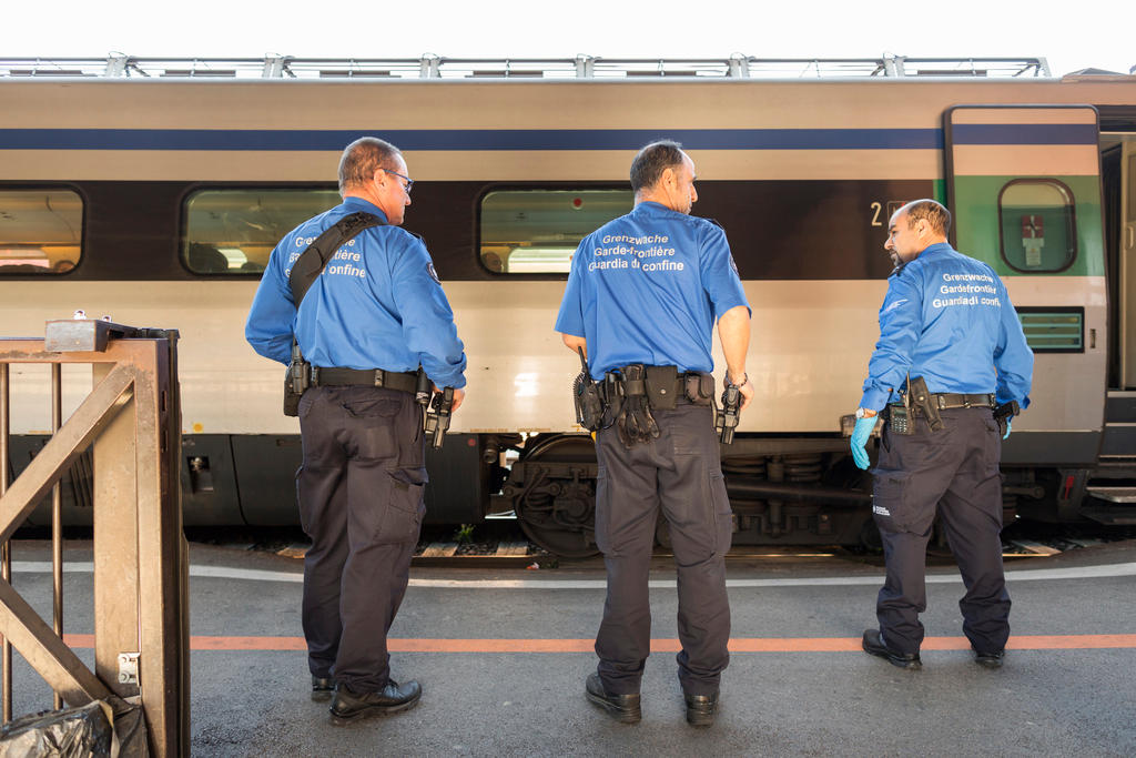 Guardie di confine alla stazione di Chiasso