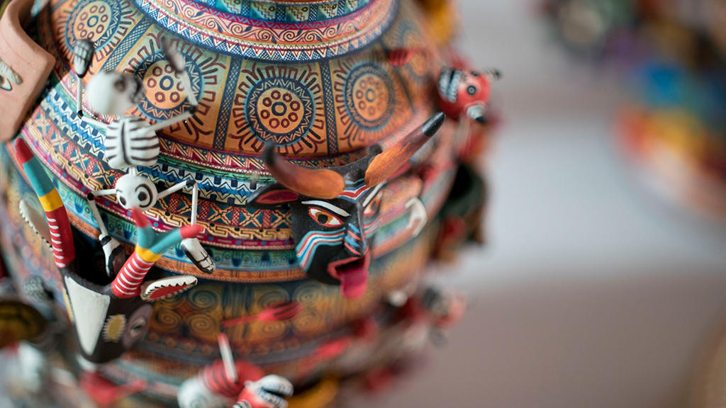 Creación de artistas suizos y artesanos de Puebla