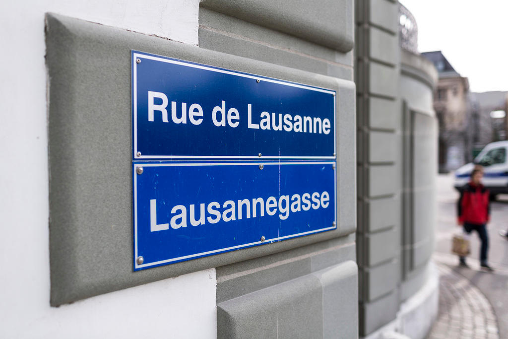 Street sign in two languages - Rue de Lausanne/Lausannegasse