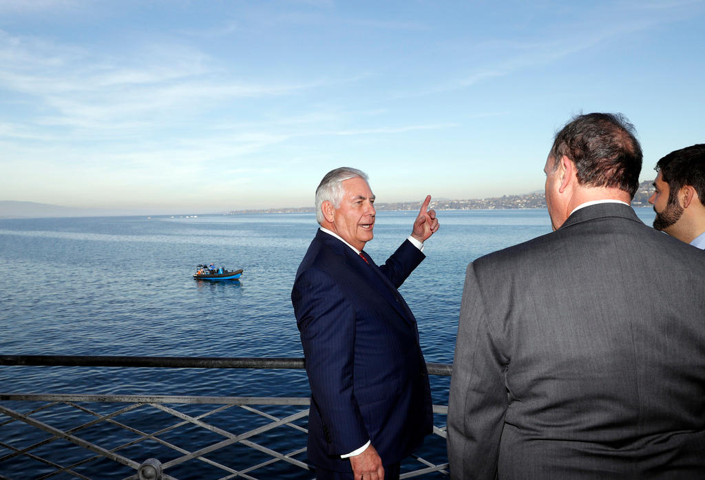 وزير الخارجية الأمريكي ريكس تيلرسون أمام بحيرة جنيف