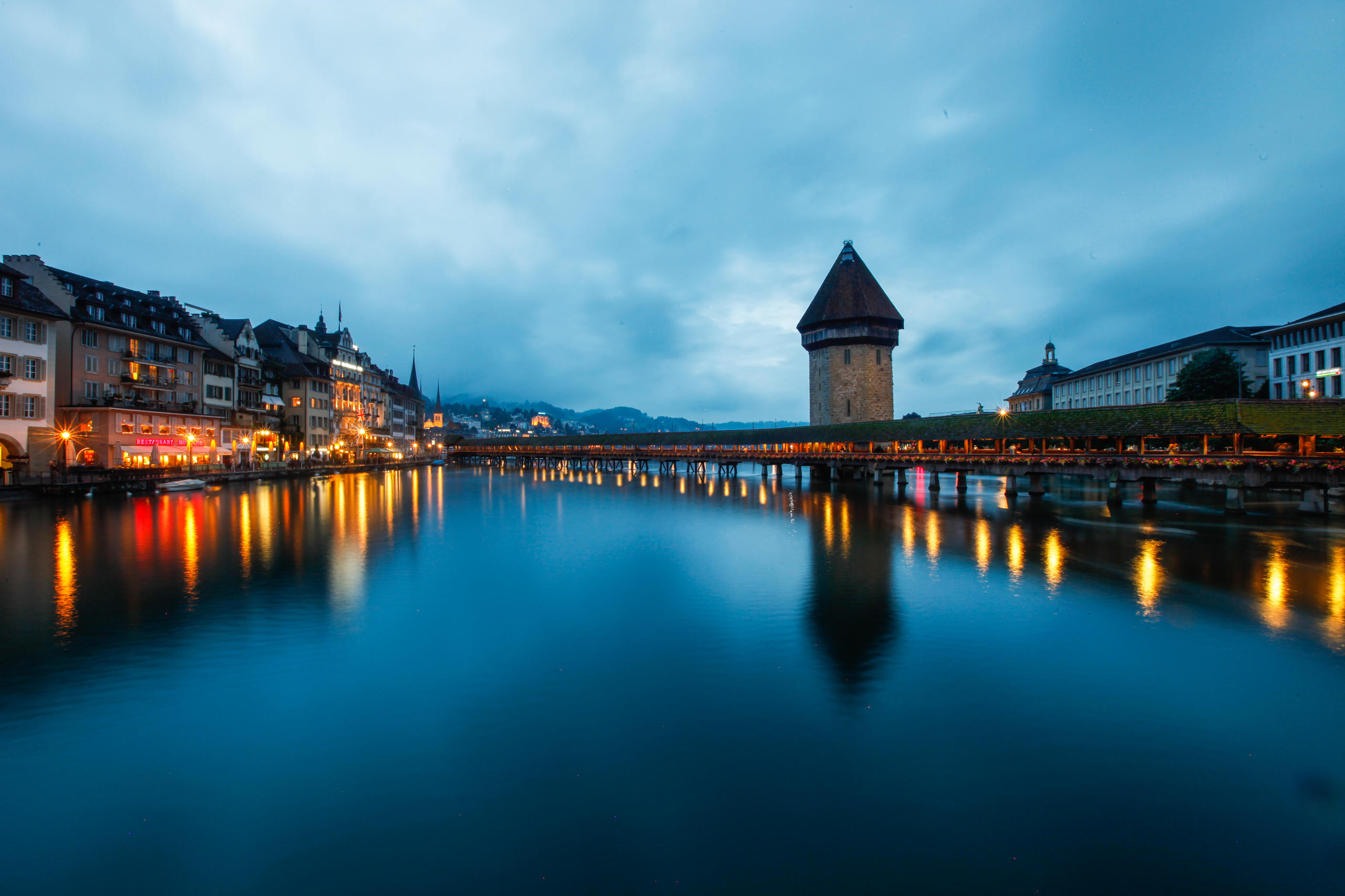 那天的琉森没有阳光只有月光