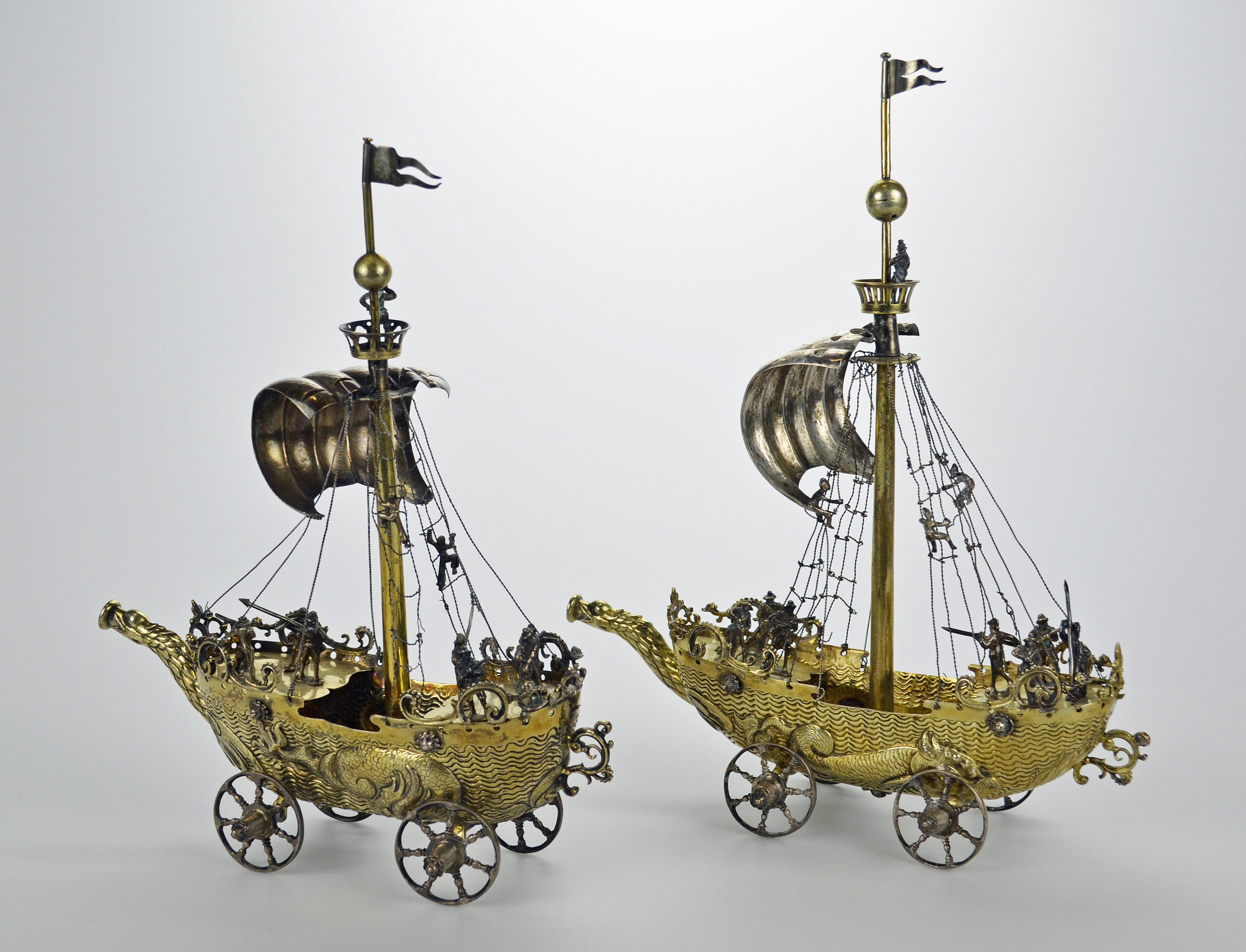 Os navios ornamentais em ouro e prata foram confeccionados em 1630 pelo ourives alemão Georg Müller, de Nuremberg