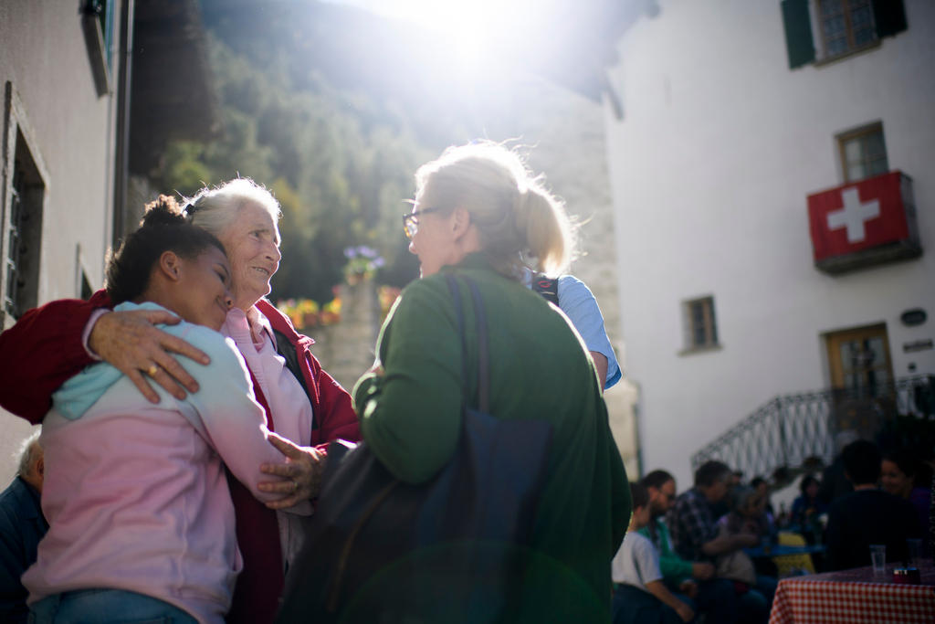 A tre mesi dalla frana, nel villaggio di Bondo in Val Bregaglia si sta tornando lentamente alla normalità