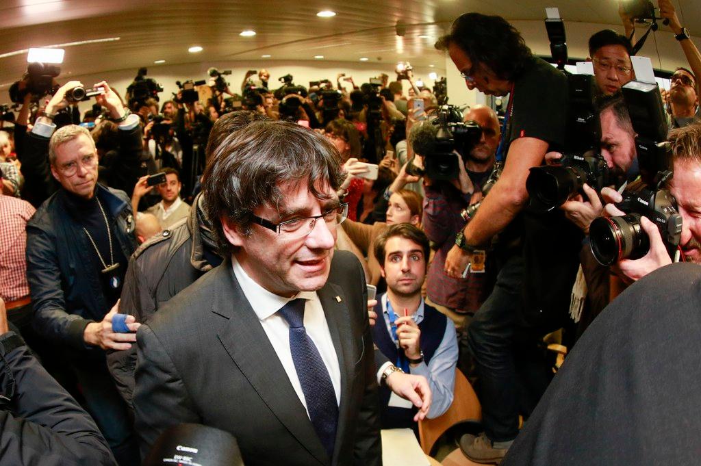 Carles Puigdemont se ne sta a Bruxelles