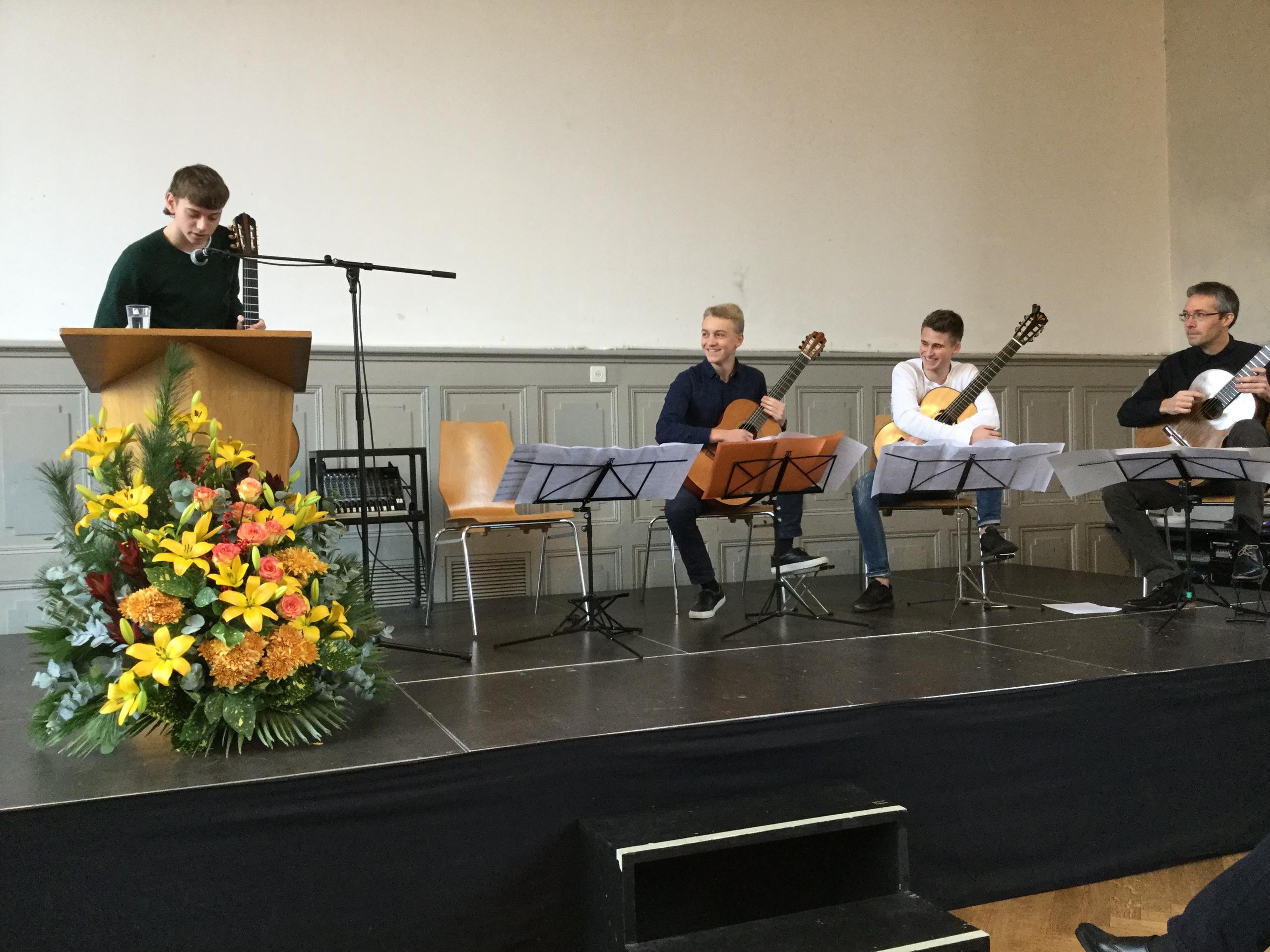 瑞士一些州每年都会有一次“社会志愿活动奖”(Sozialpreis)评选，以奖励那些无私、踏实、持之以恒从事志愿活动，服务社会的组织、群体与个人。