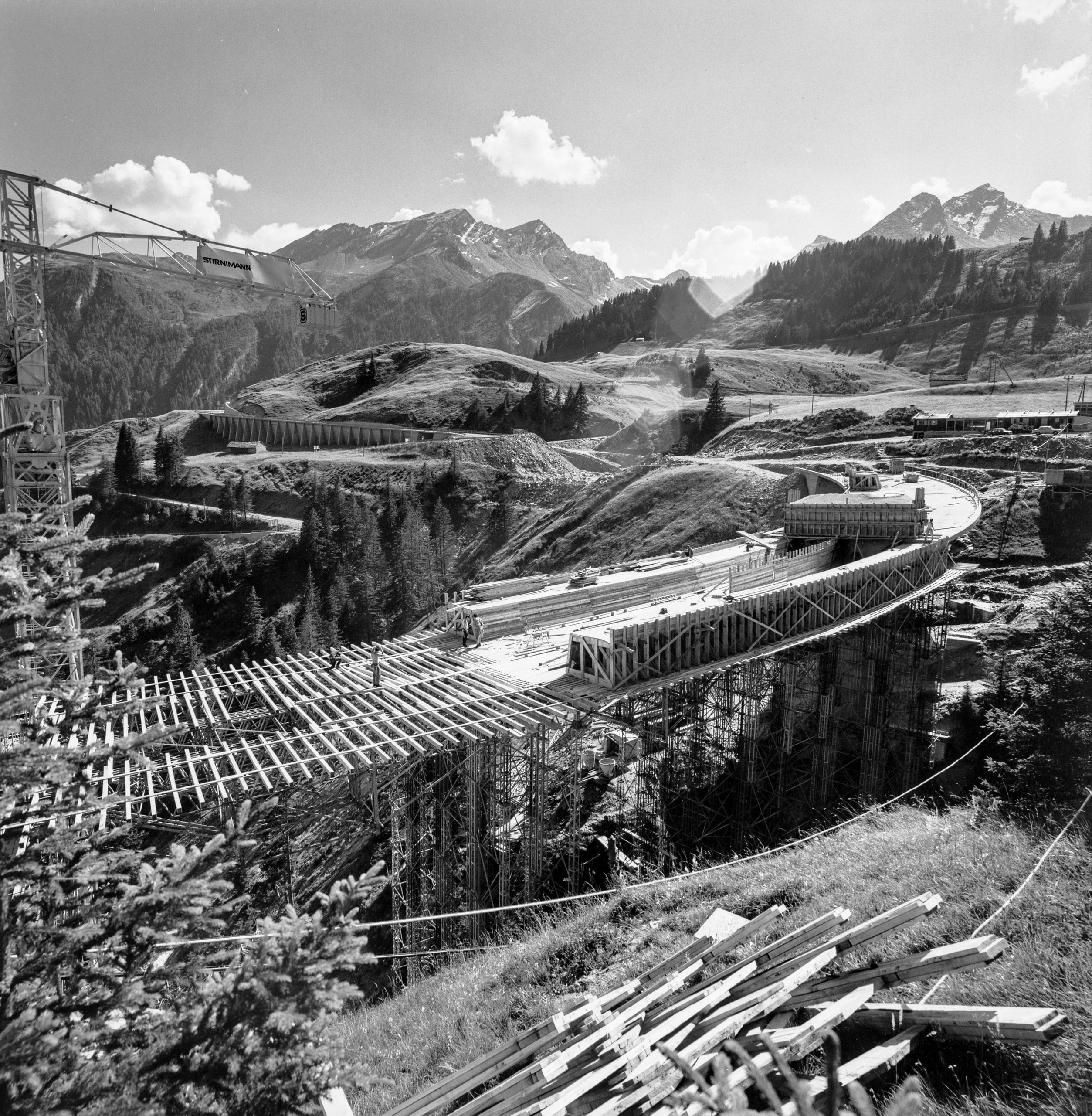 Construction of the street to the San Bernardino road tunnel.
