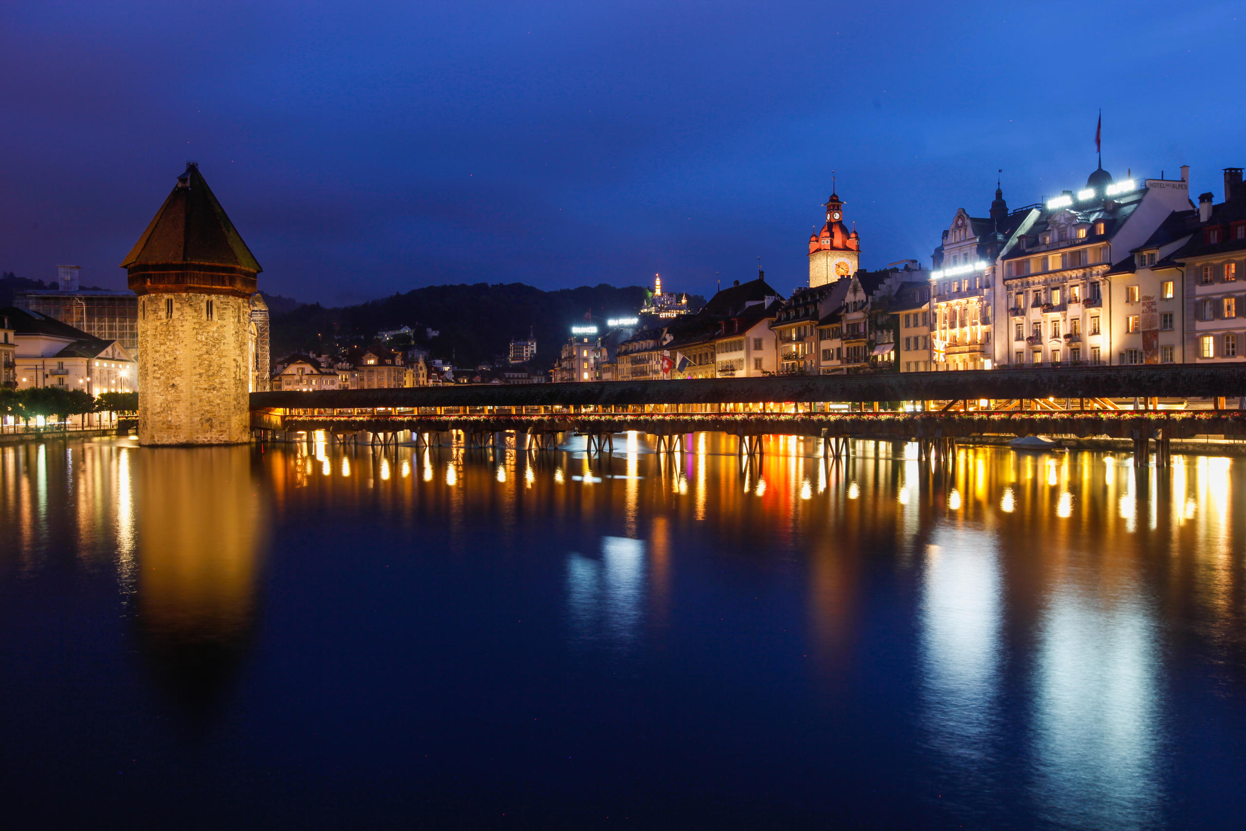 那天的琉森没有阳光只有月光