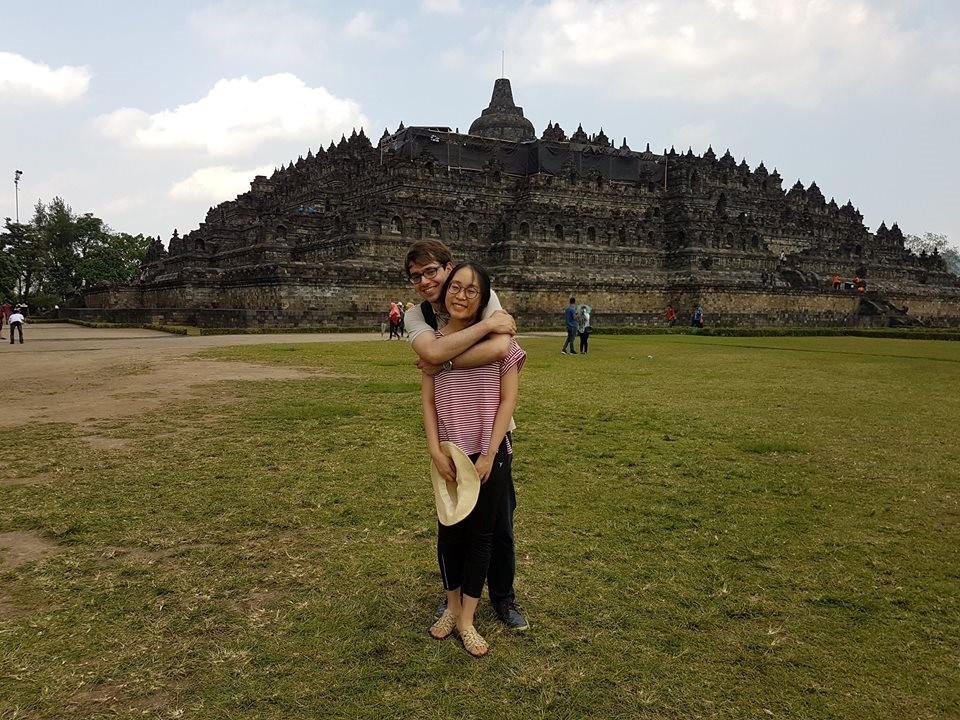 我和J在印尼的婆罗浮屠寺院群
