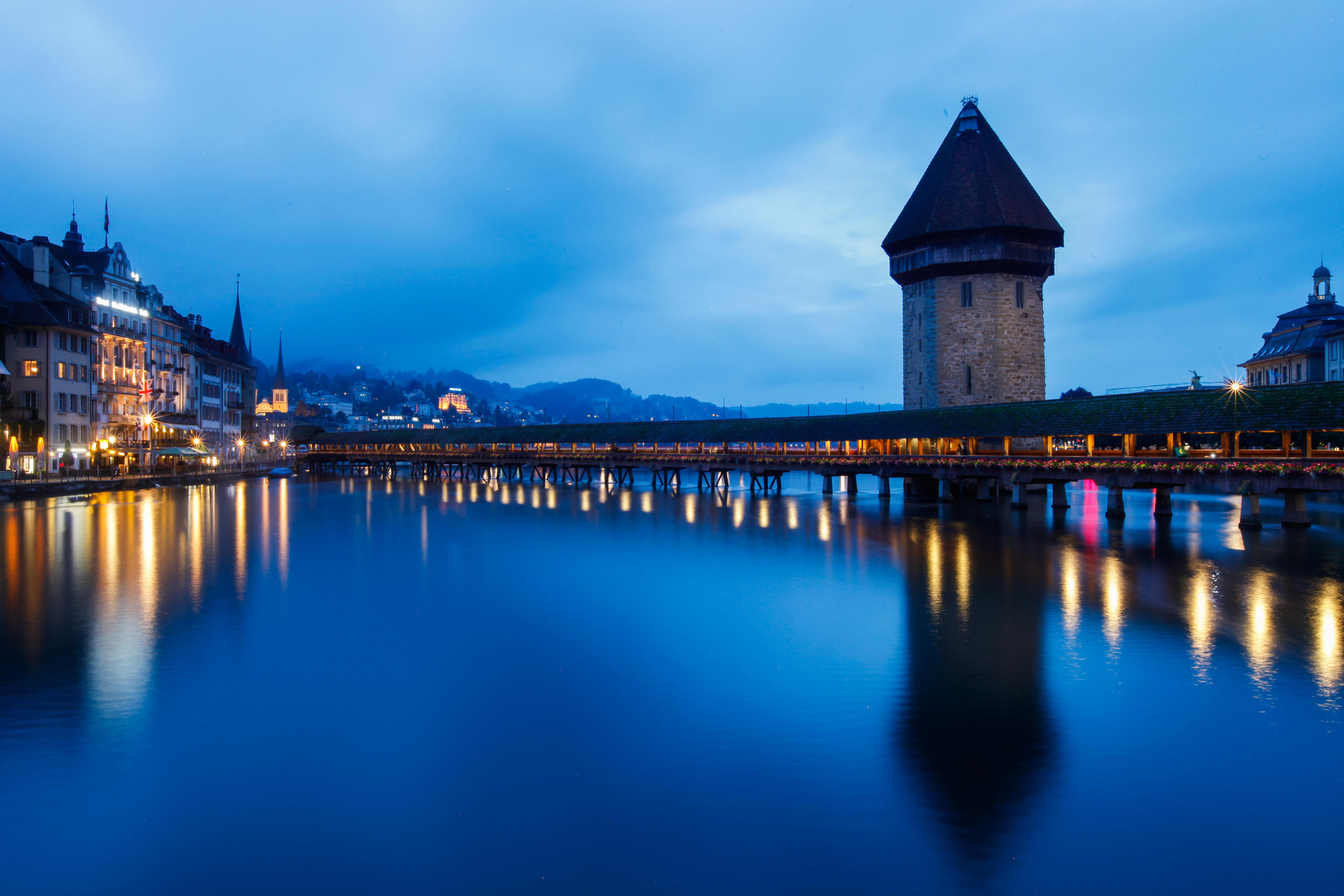 那天的琉森没有阳光只有月光