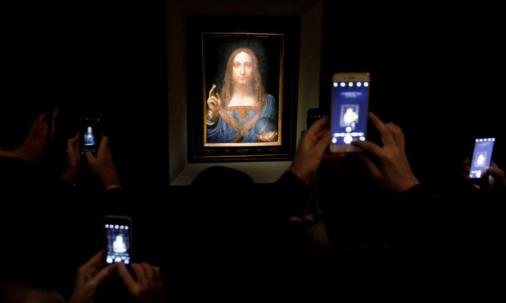 Immagine della tela di Leonardo Salvator Mundi esposta da Christie s a New York