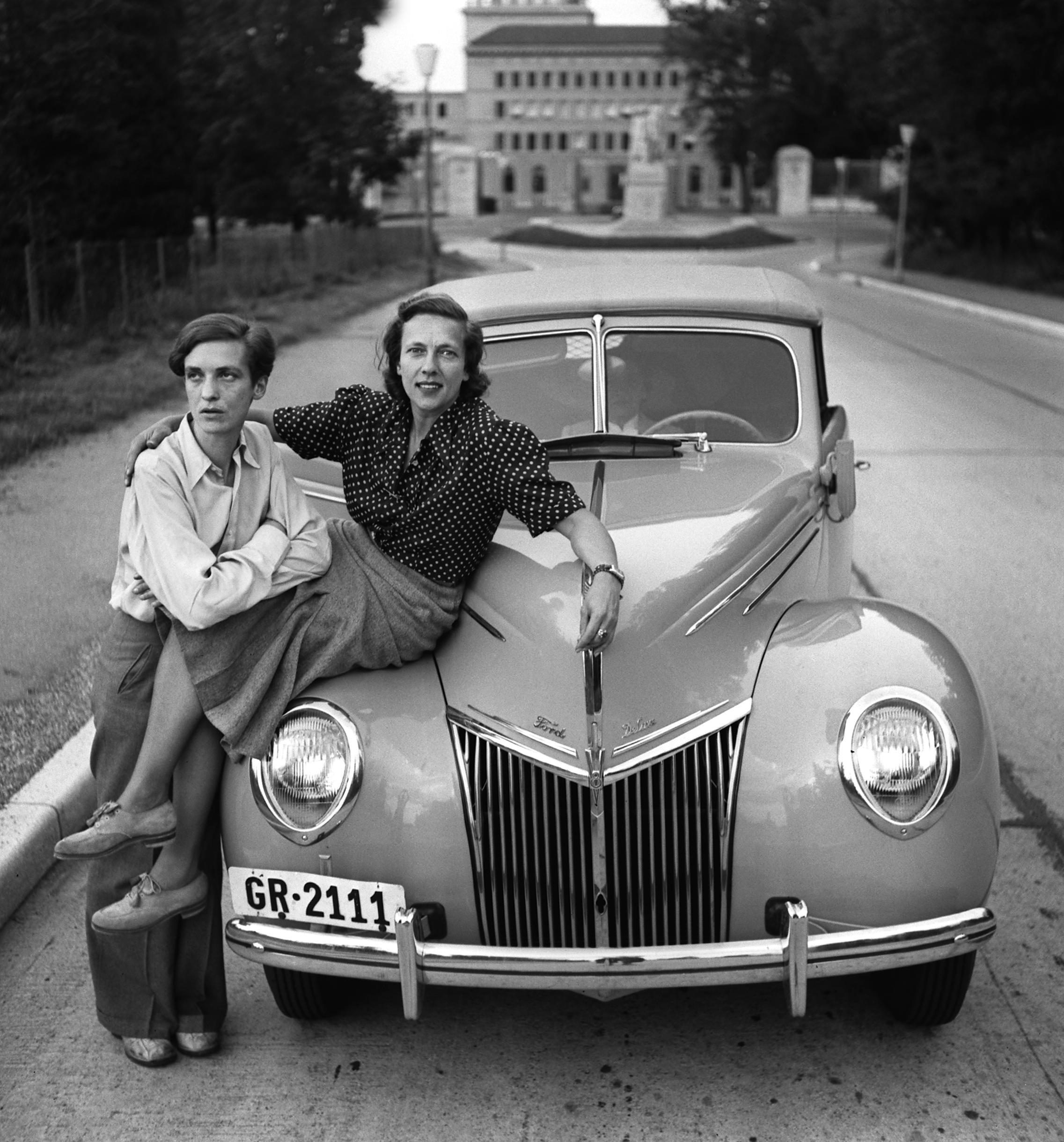 Annemarie Schwarzenbach y Ella Maillart con su Ford