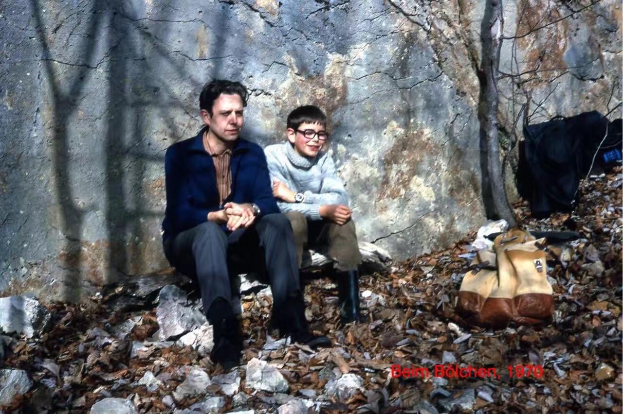 老照片，老公与他的父亲。