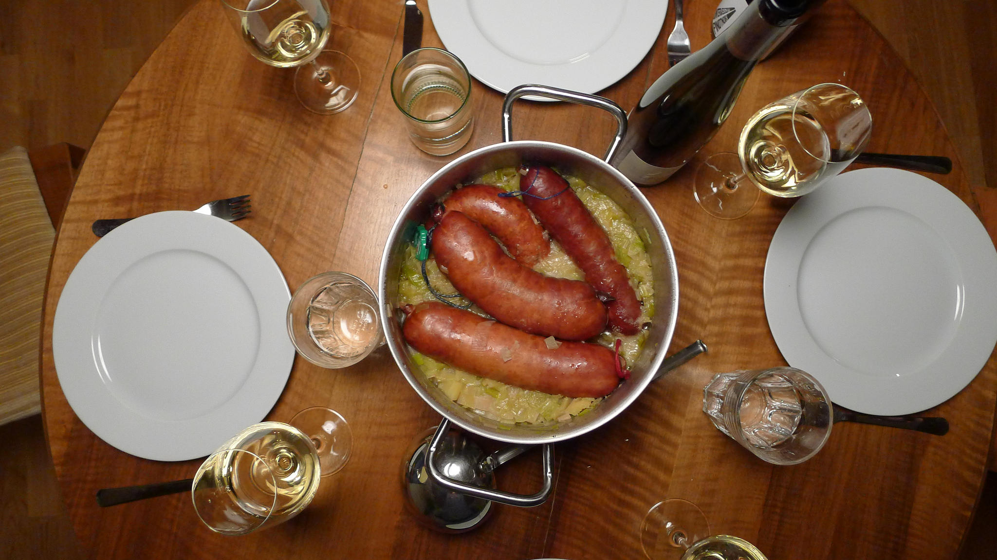 在遥远的异乡，突然找到一款契合自己胃肠的食物，那会产生一种内在的满足，会让你感觉安然，像在自己的家中