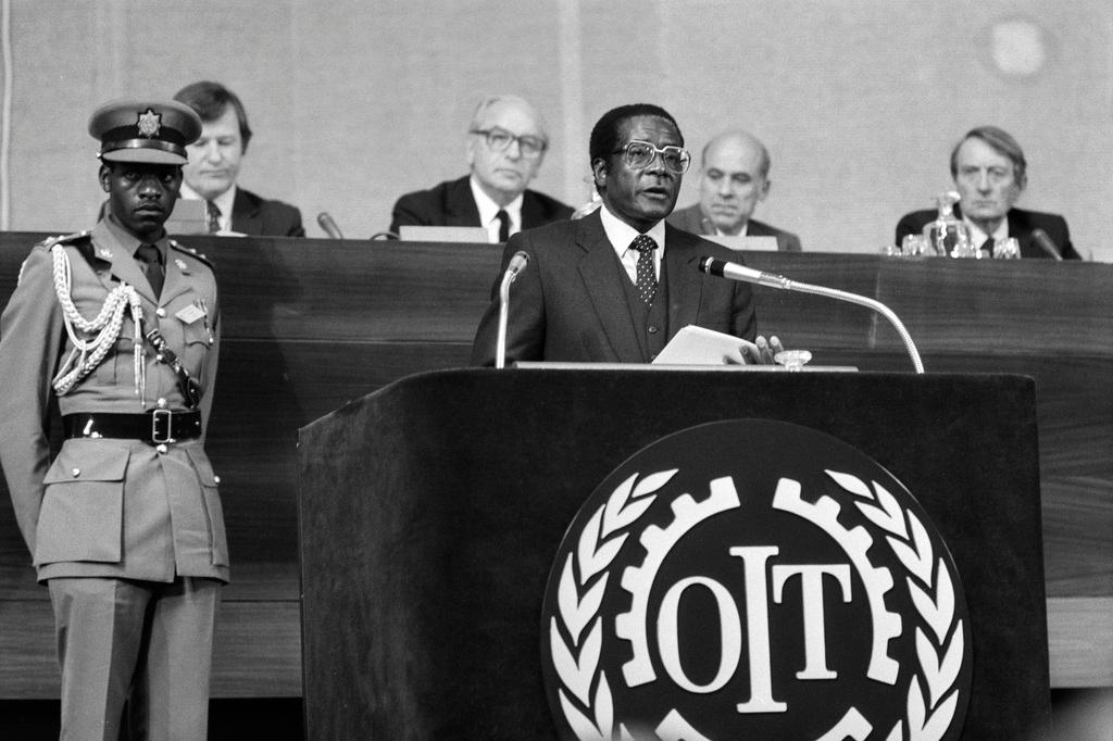 موغابي يُلقي خطابا خلال مؤتمر لمنظمة العمل الدولية في جنيف سنة 1983