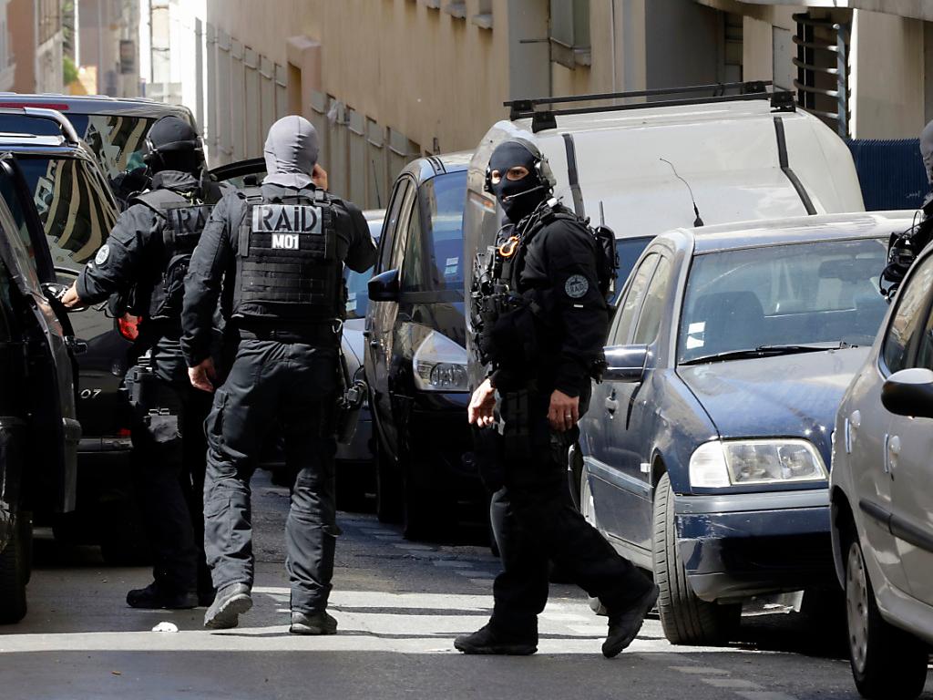 Anti-Terror-Einheiten auf der Strasse