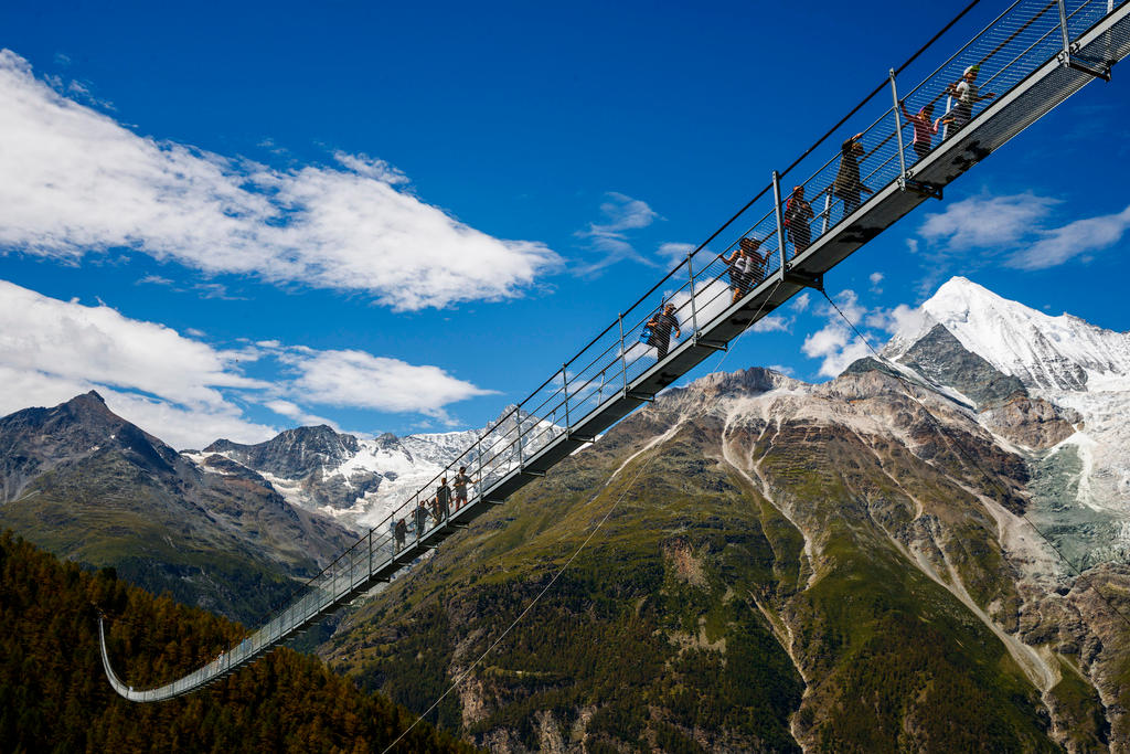 En Randa, puente colgante más largo del mundo (494 metros)