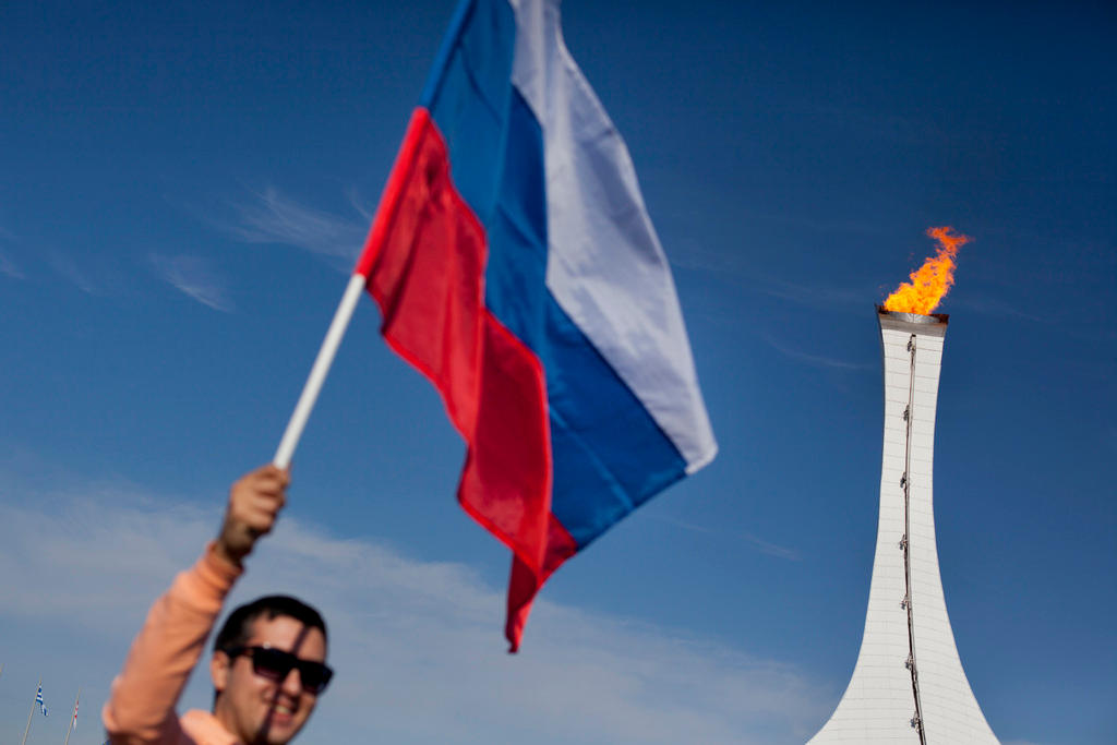 ２０１４年のソチ五輪で掲げられるロシア国旗
