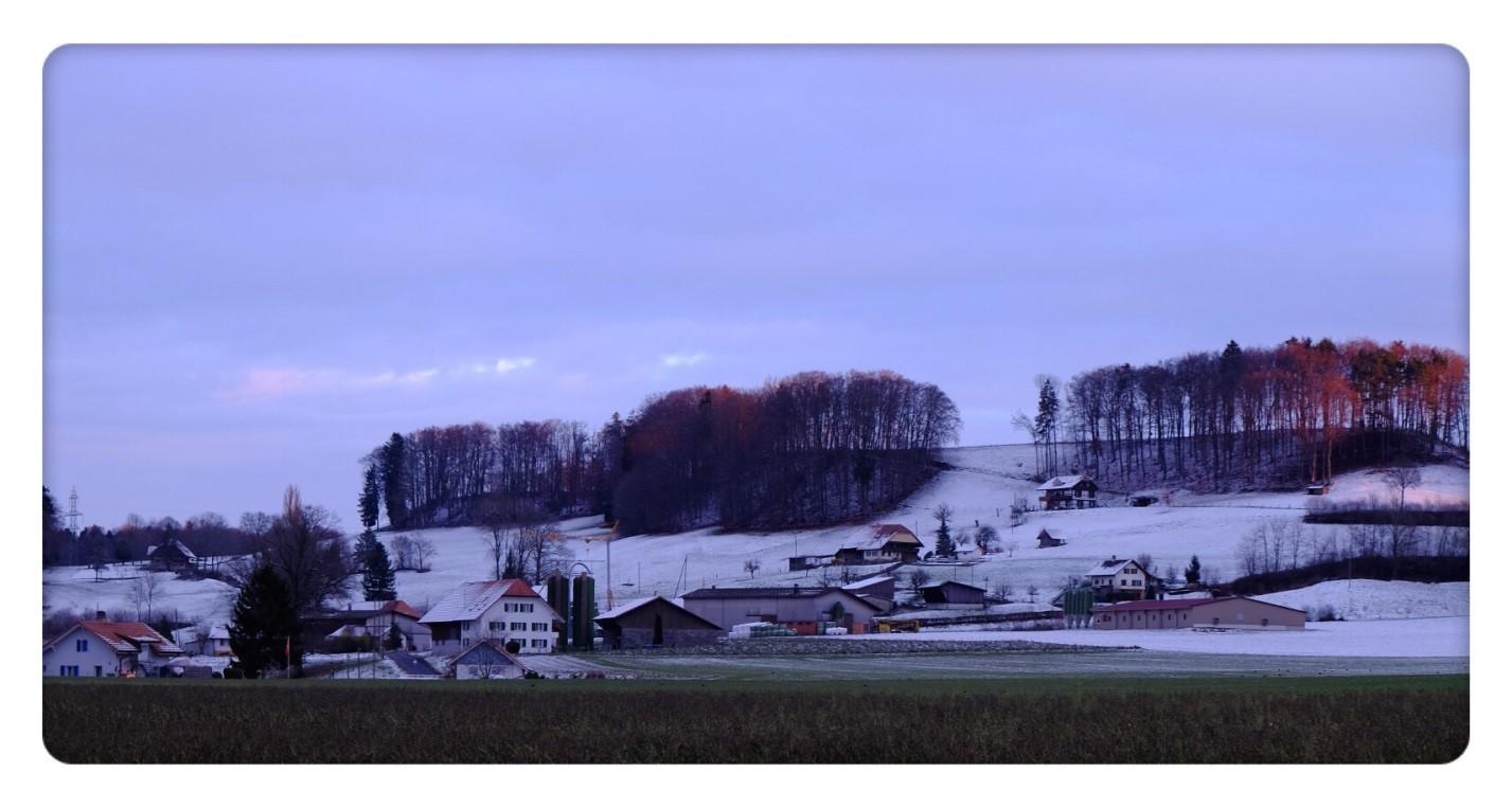 雪后的小山村犹如一幅中国山水画，大气而恢弘