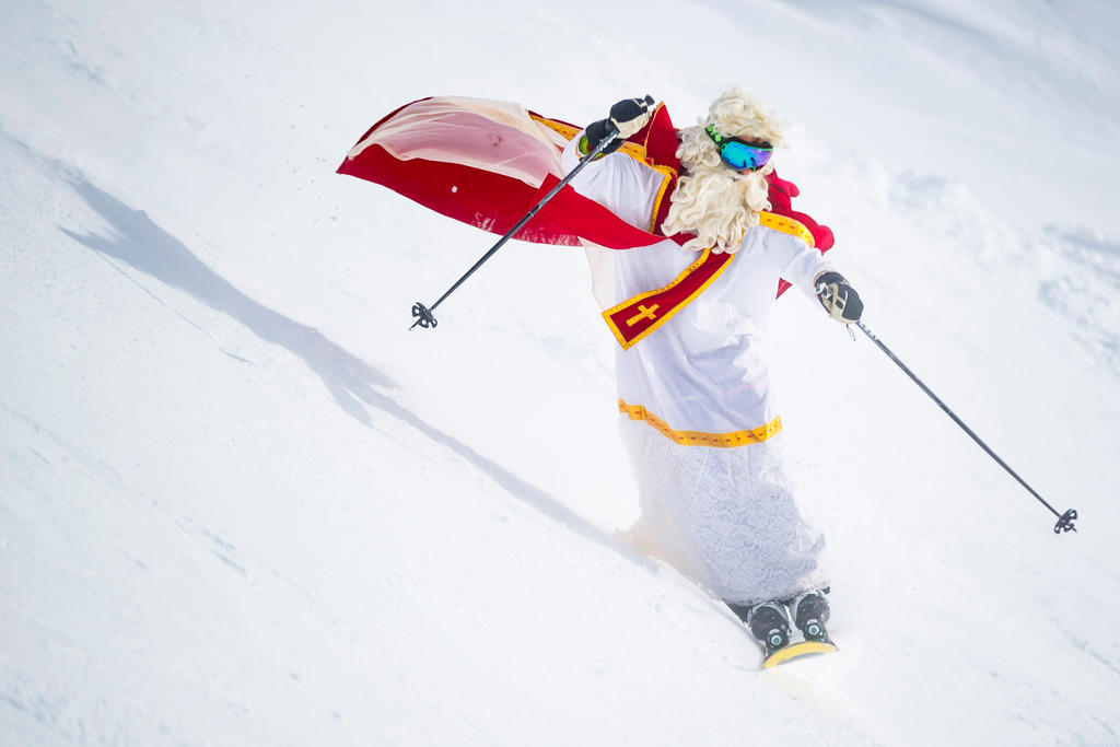 Santa Claus skiing