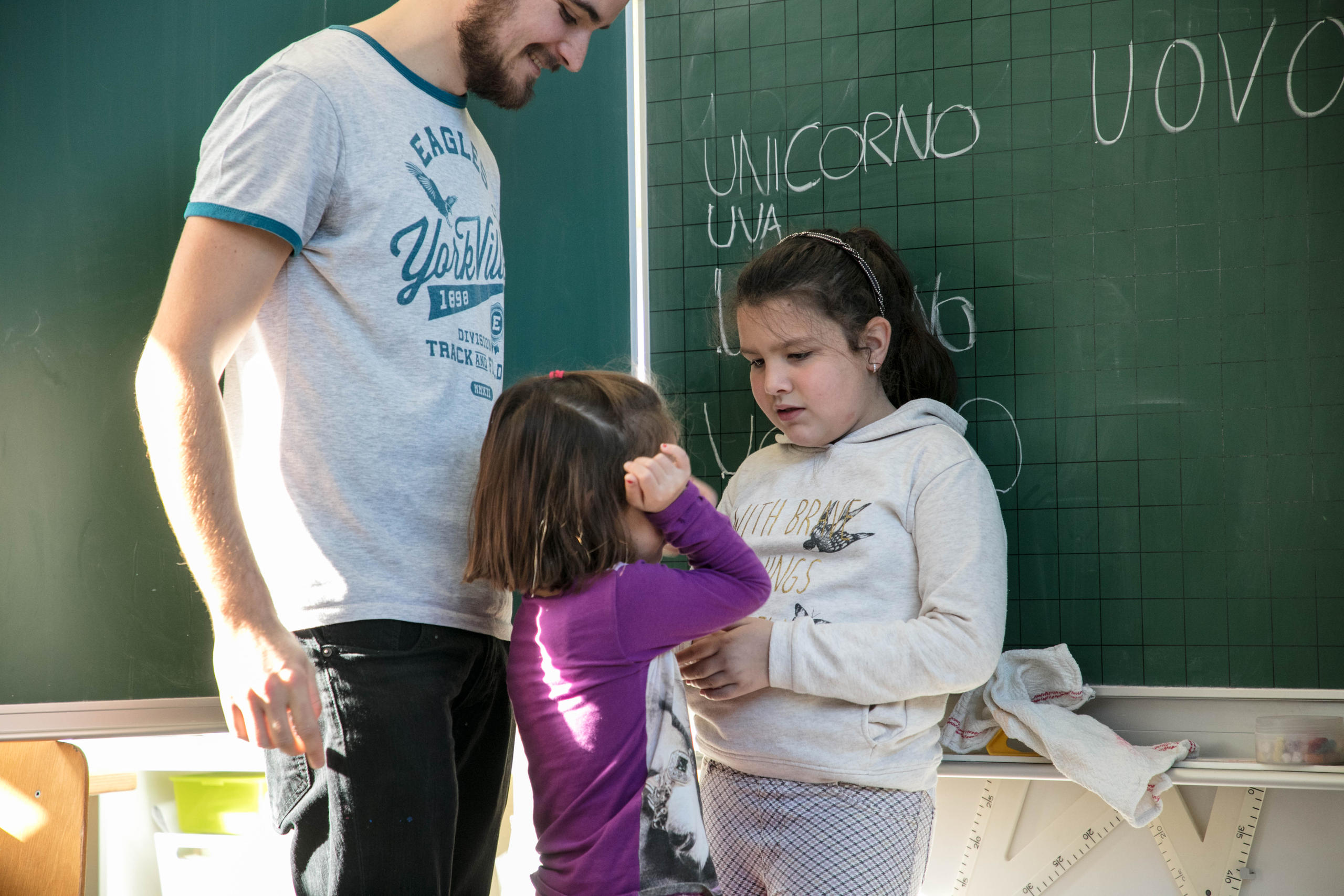bambini alla lavagna