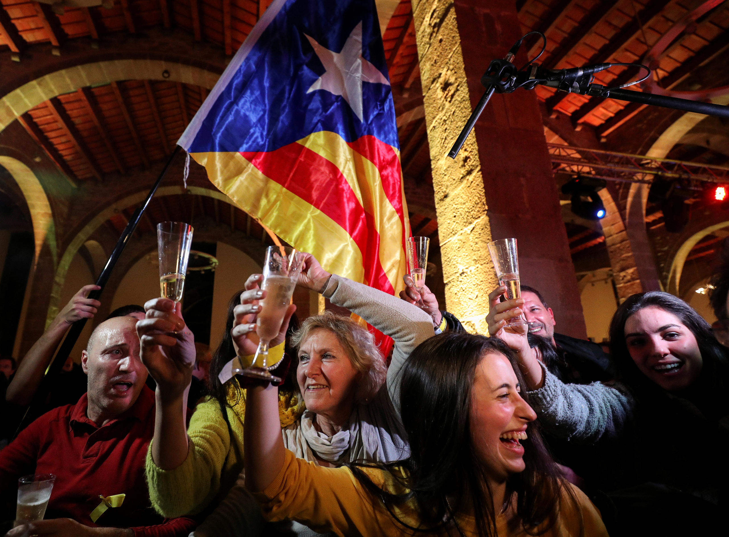 People toasting to the result of the Catalonia parliamentary elections in December 2017